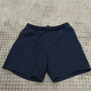 Women’s aritzia Bermuda shorts